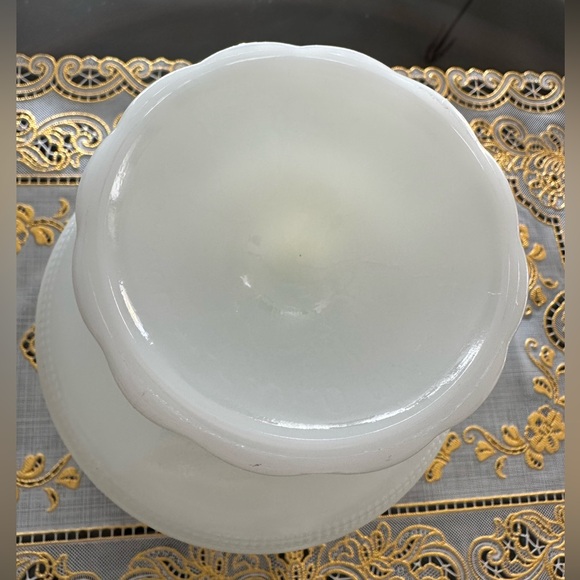 Tulip & Scrolls Milk Glass Compote Pedestal Bowl - Picture 9 of 11